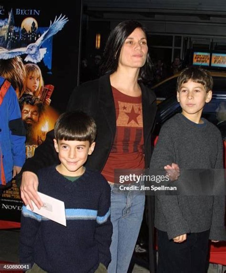 Linda Fiorentino's Family Life Explored