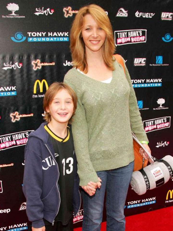 Lisa Kudrow's Journey To Motherhood: An Inspiring Story