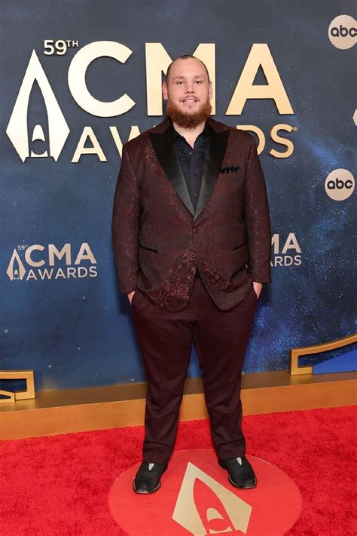 Luke Combs' Weight: A Comprehensive Guide
