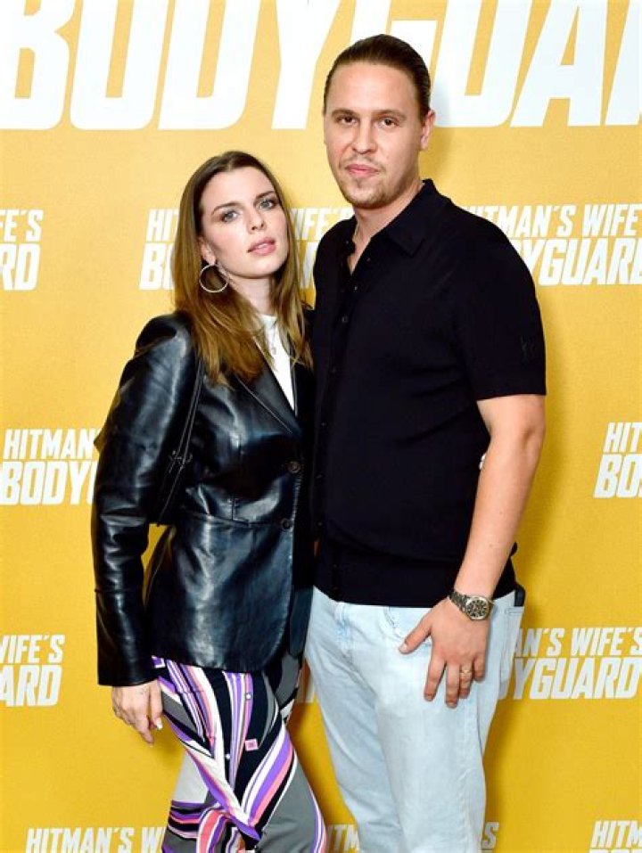 Meet Julia Fox And Peter Artemiev: A Deeper Dive Into Their Relationship