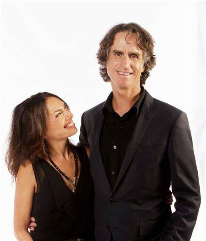 Meet Susanna Hoffs' Husband: An Exclusive Look Into Their Relationship