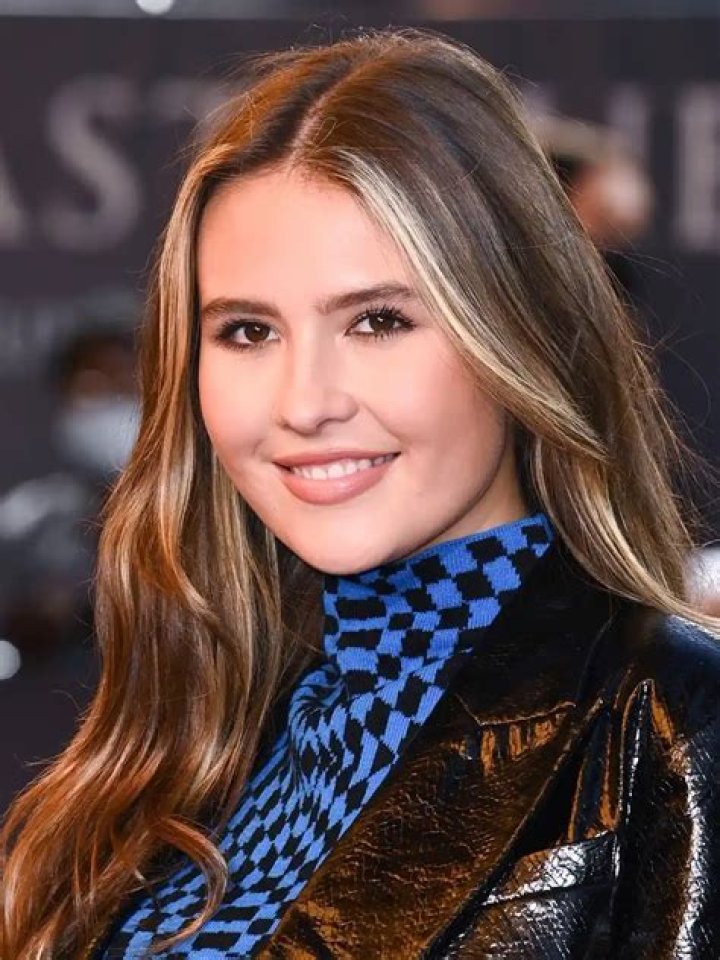 Mimi Webb Height, Weight, Age, Boyfriend, Family, Facts, Biography