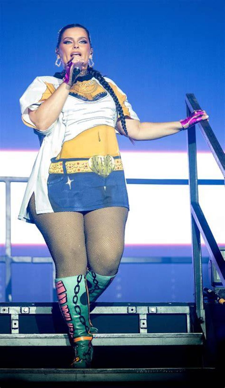 Nelly Furtado's Weight: A Comprehensive Look
