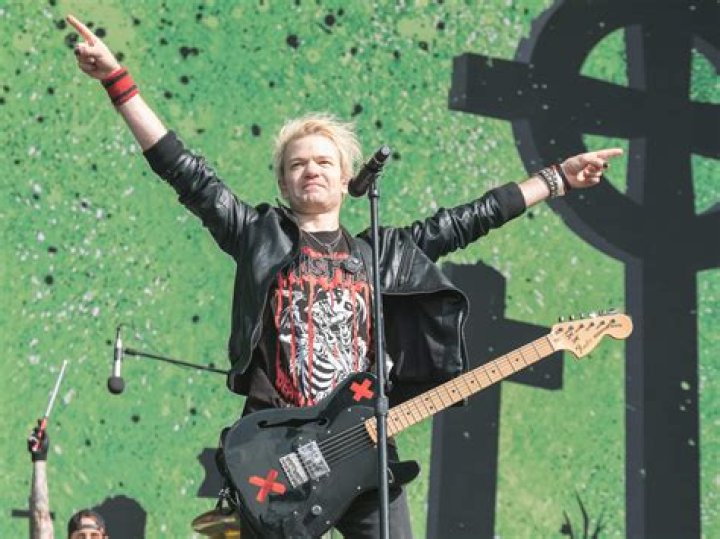 Peek Into The Age Of Deryck Whibley: Sum 41's Lead Vocalist