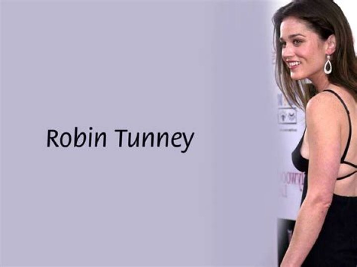 Robin Tunney's Relationships: A Complete History