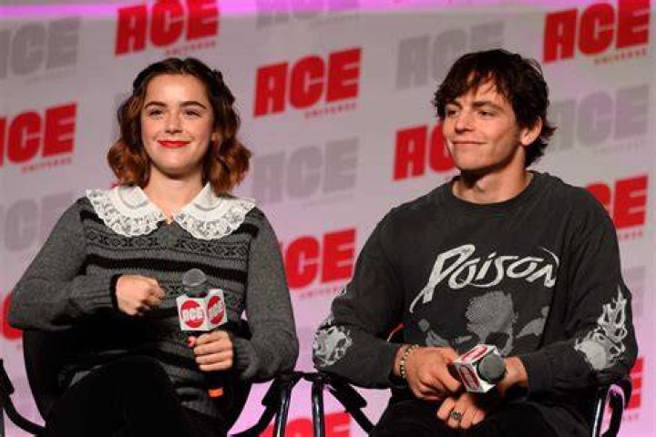 Ross Lynch Relationships