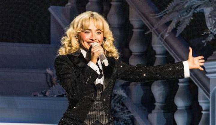 Sabrina Carpenter's Narrow Waist: Measurements And Secrets