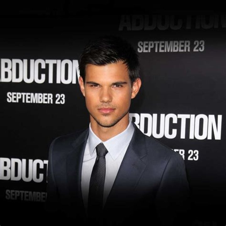 Taylor John Smith (Movie Actor) - Age, Birthday, Bio, Facts, Family, Net Worth, Height & More