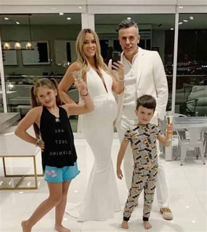 Teddi Mellencamp cast member of The Real House wives of Beverly Hills shares three children with her