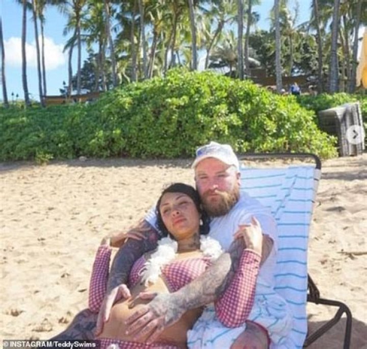 Teddy And His Wife's Underwater Adventure: Picture Captures Their Joyful Dip