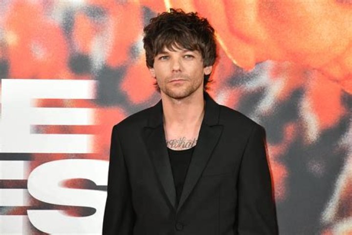 The Definitive Guide To Louis Tomlinson's Dating History