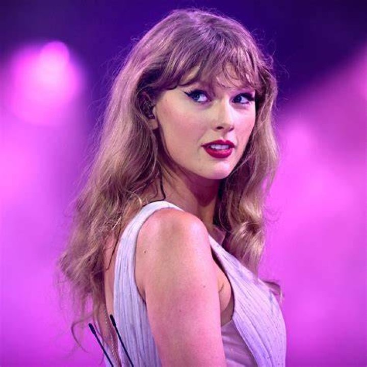 The Inside Scoop: Taylor Swift's Parents' Divorce And Its Impact