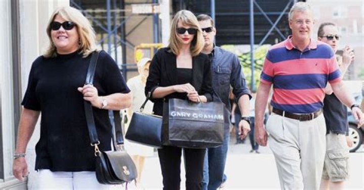 The Truth About Taylor Swift's Parents' Marriage Status