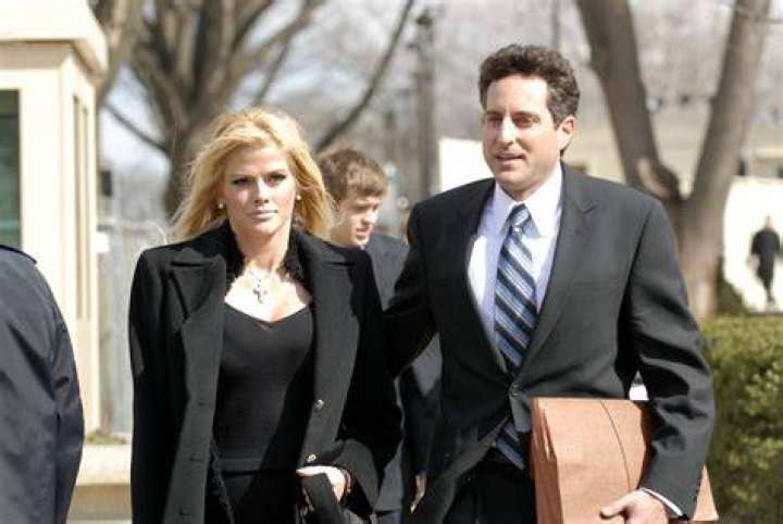 The Ultimate Guide To Howard Stern's Wife