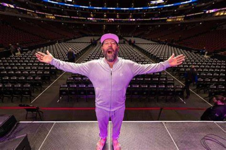 The Ultimate Guide To Ila Kreischer: Comedian, Podcast Host, And More