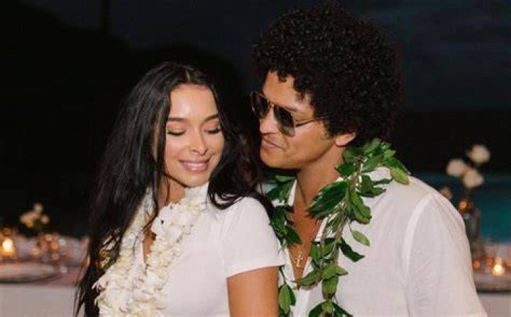 The Untold Truth Of Bruno Mars' Wife And Children