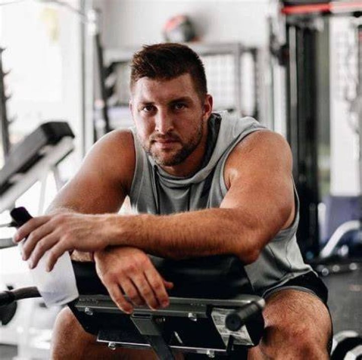 Tim Tebow Bio (Wiki) ·