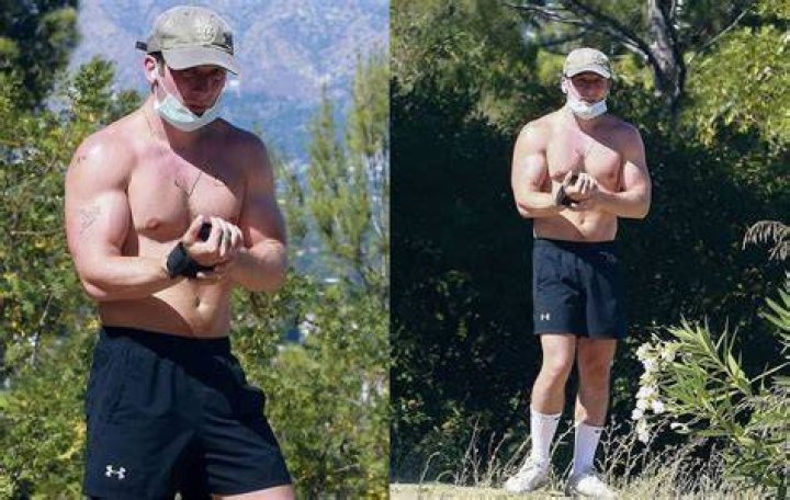 Uncover The Stature Of Jeremy Allen White: Exploring Height And Physique
