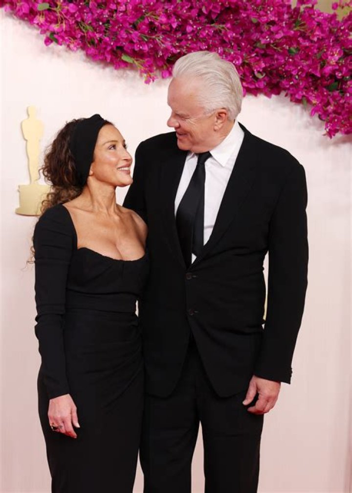 Unraveling The Height Of Tim Robbins: How Tall Is This Acclaimed Actor?