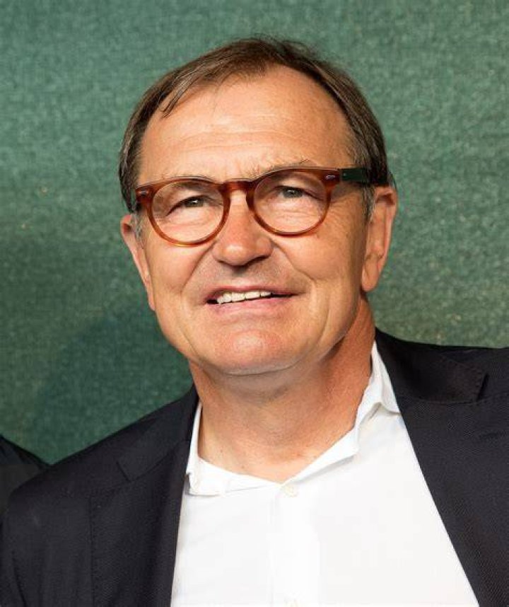 Unveiling Ewald Lienen's Injury: Uncovering Hidden Truths And Expert Insights