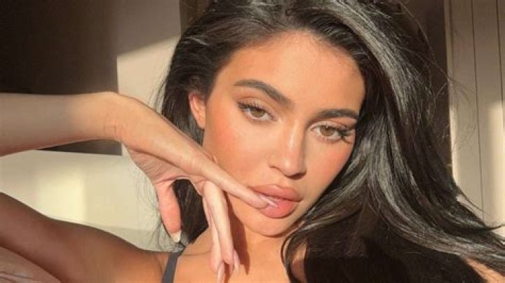 Unveiling Kylie Jenner's Height: Exploring Her Dimensions