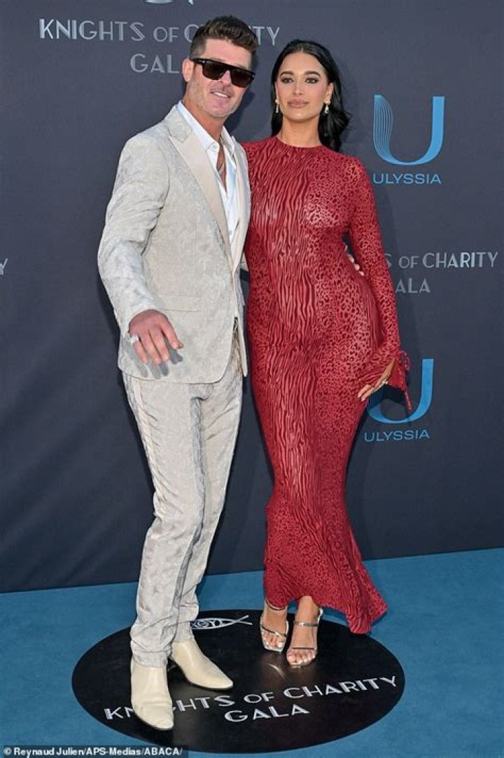 Unveiling Robin Thicke's Height: The Striking Measurement