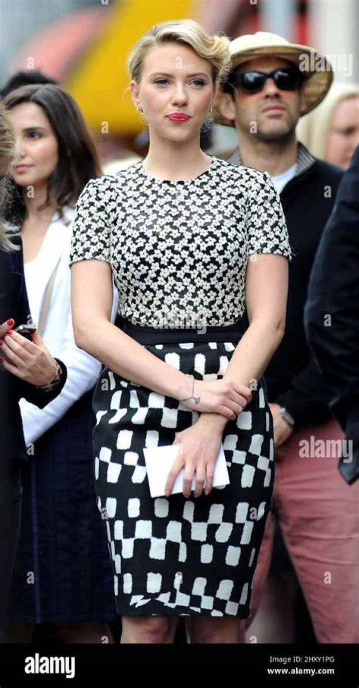 Unveiling The Allure: Scarlett Johansson's Smoke-Filled Enigma
