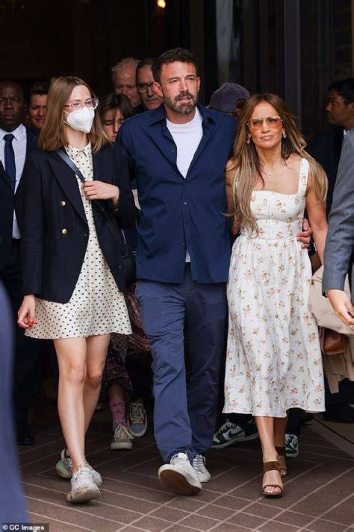 Unveiling The Enigma: Violet Affleck's Mask Unveiled