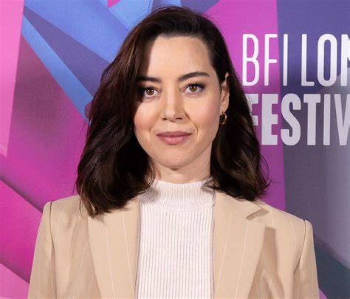 Unveiling The Intriguing Story Behind Aubrey Plaza's Height