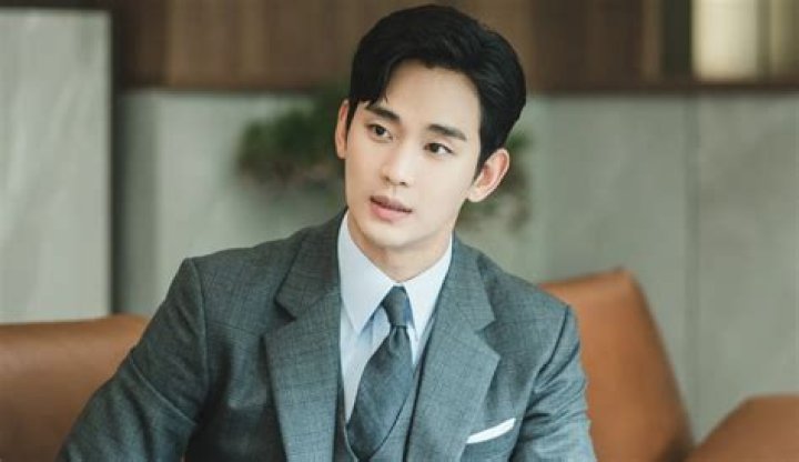 Unveiling The Life Of Kim Soo Hyun: A Journey Through His Biography