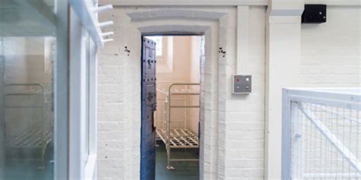 ~*$*$+>™[Viral@Video]@HMP Wandsworth Prison Guard Viral ! HMP Wandsworth Prison Guard Viral 