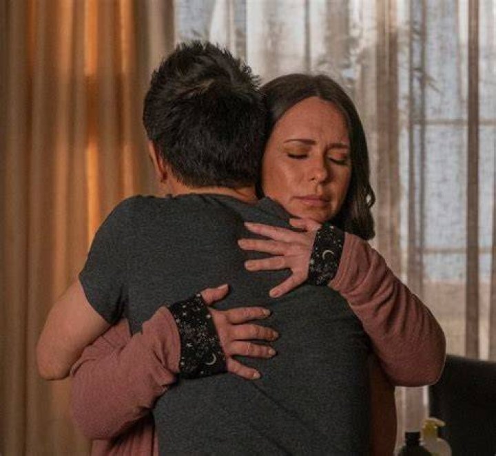 Was Jennifer Love Hewitt Pregnant While On 911? Discover The Scoop