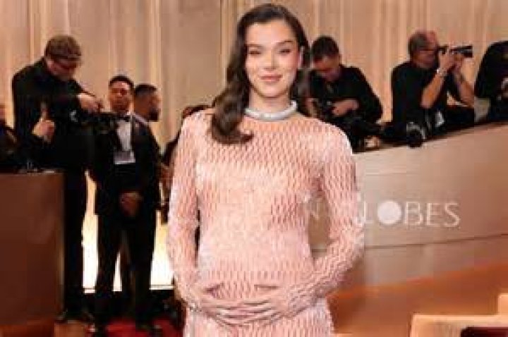 What is Hailee Steinfeld's Snapchat?