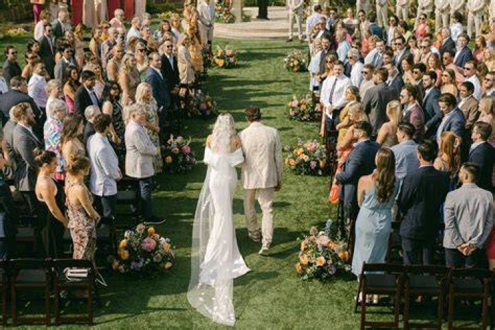 When Did Alex Wagner Gracefully Walk Down The Aisle?