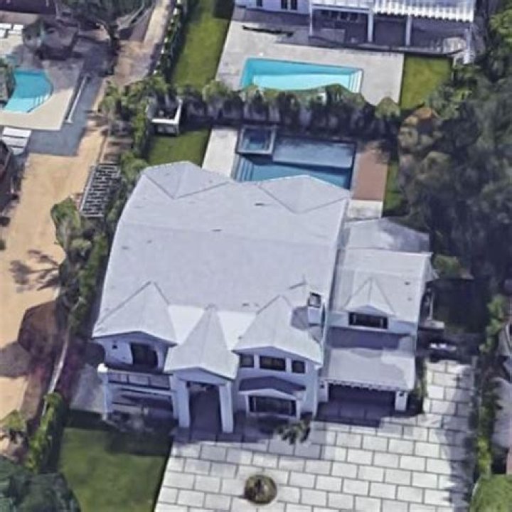 Where Does Jenna Marbles Live?