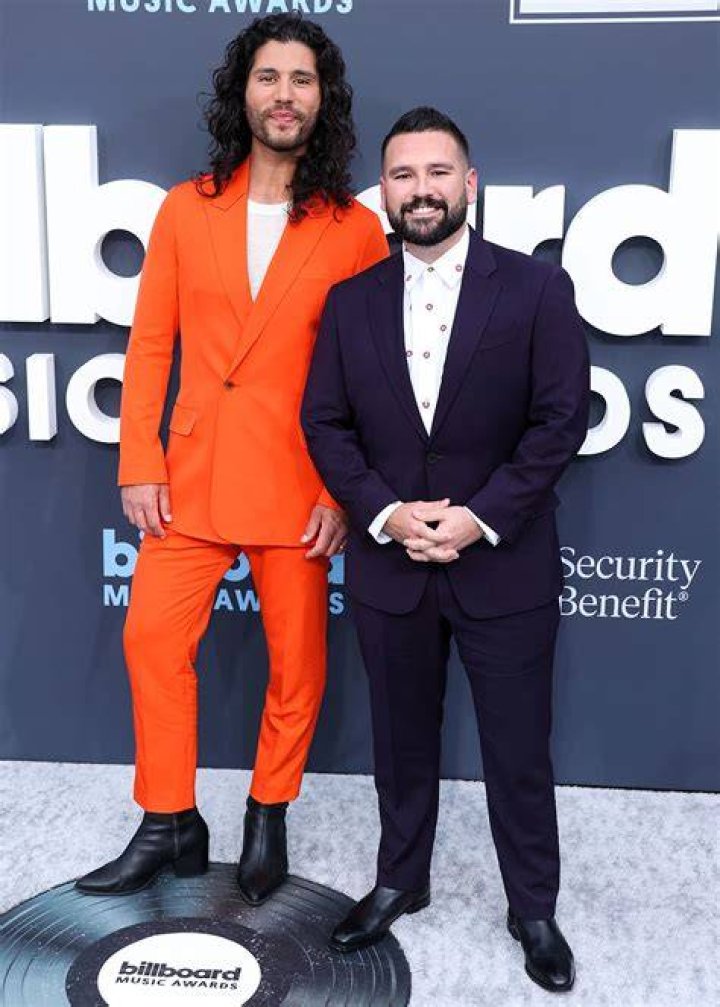 Who's Taller: Unveiling The Heights Of Dan And Shay Mooney