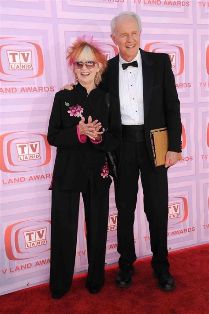 Who is Mike Farrell Married to? Know his Age, Wife, Net Worth