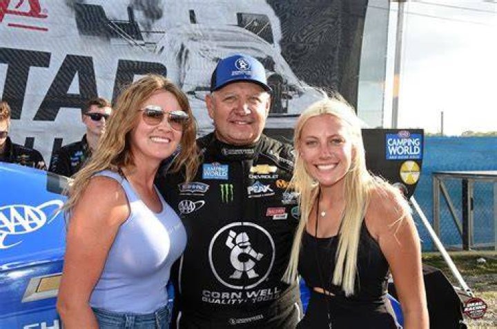 Who Is Robert Hight's Current Wife?