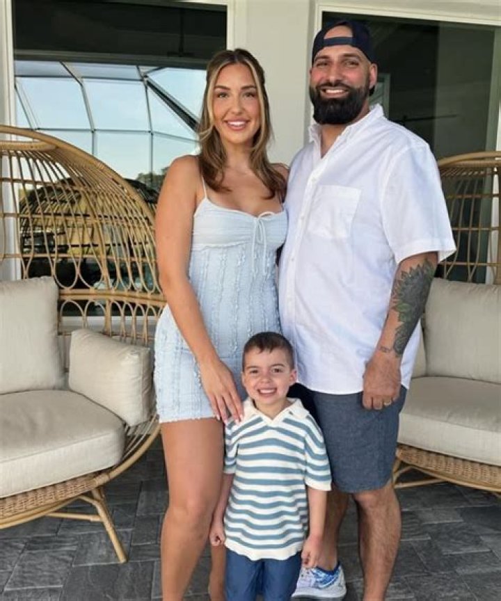 Who Is Savannah Dexter? - VivaX